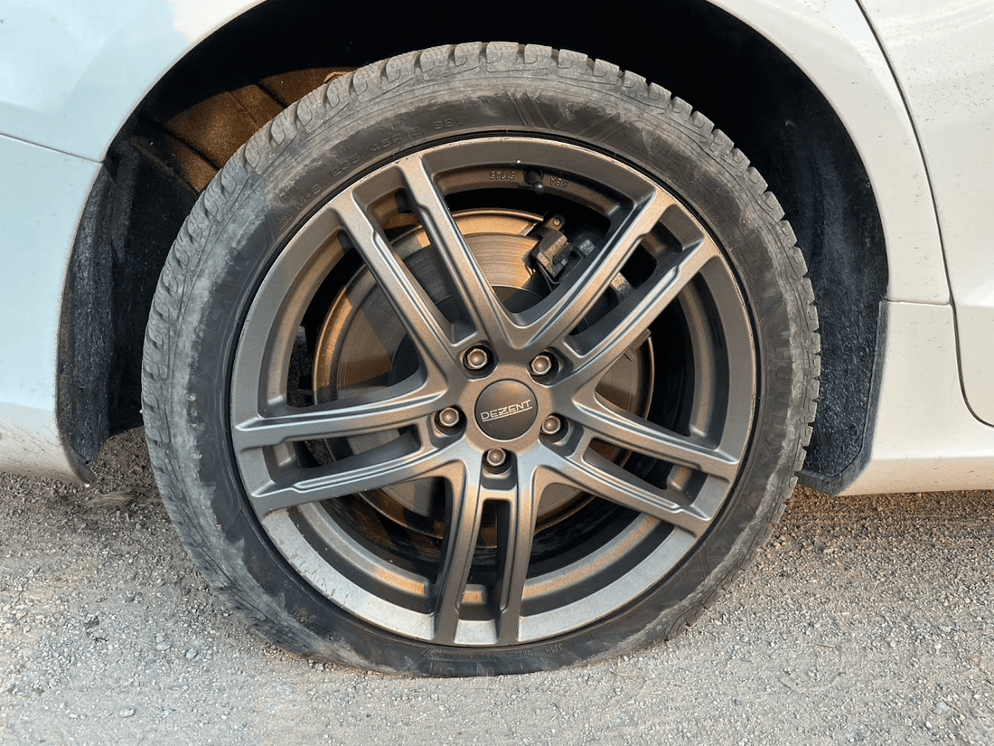 What to Do When You Have a Flat Tyre on the Motorway: 7 Immediate Steps - autopump