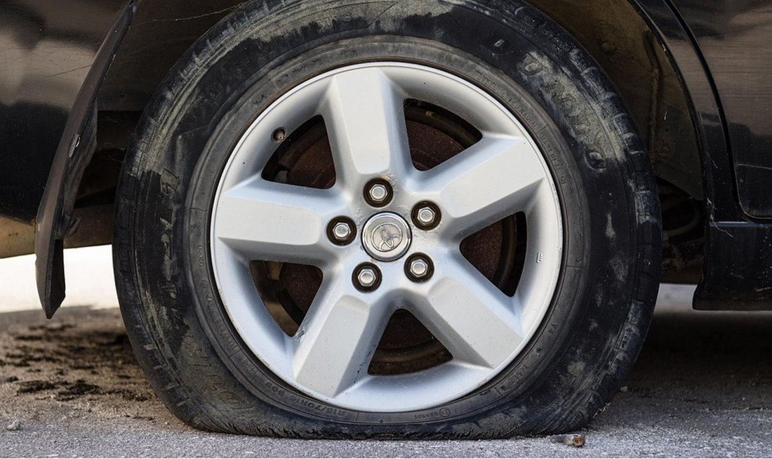 Why Does Your Car Tyre Wear Out On the Middle First: Common Causes & Fixes